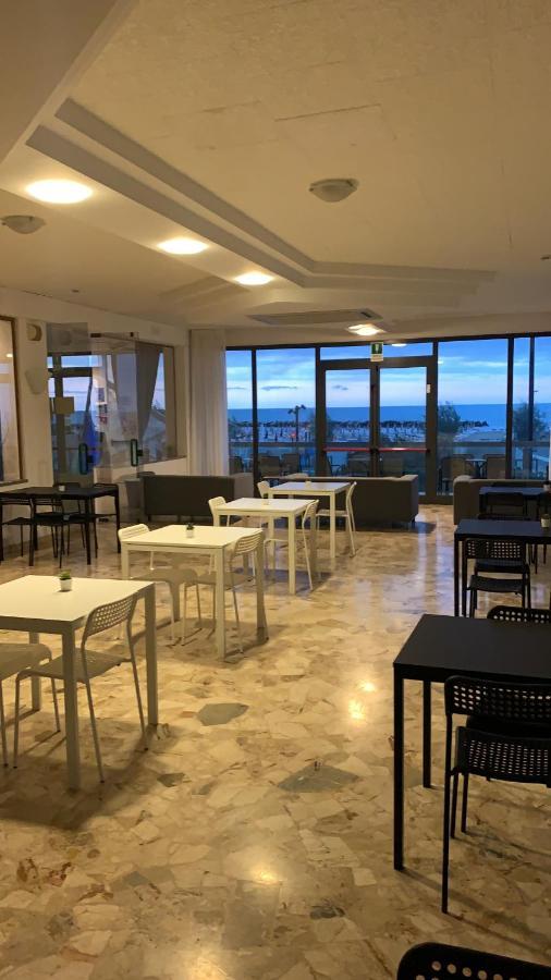 Hotel Tritone Rimini Eksteriør billede