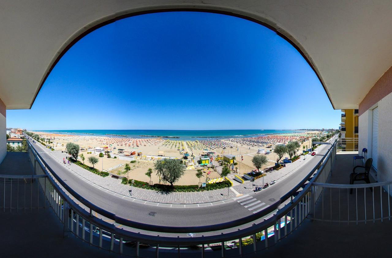Hotel Tritone Rimini Eksteriør billede