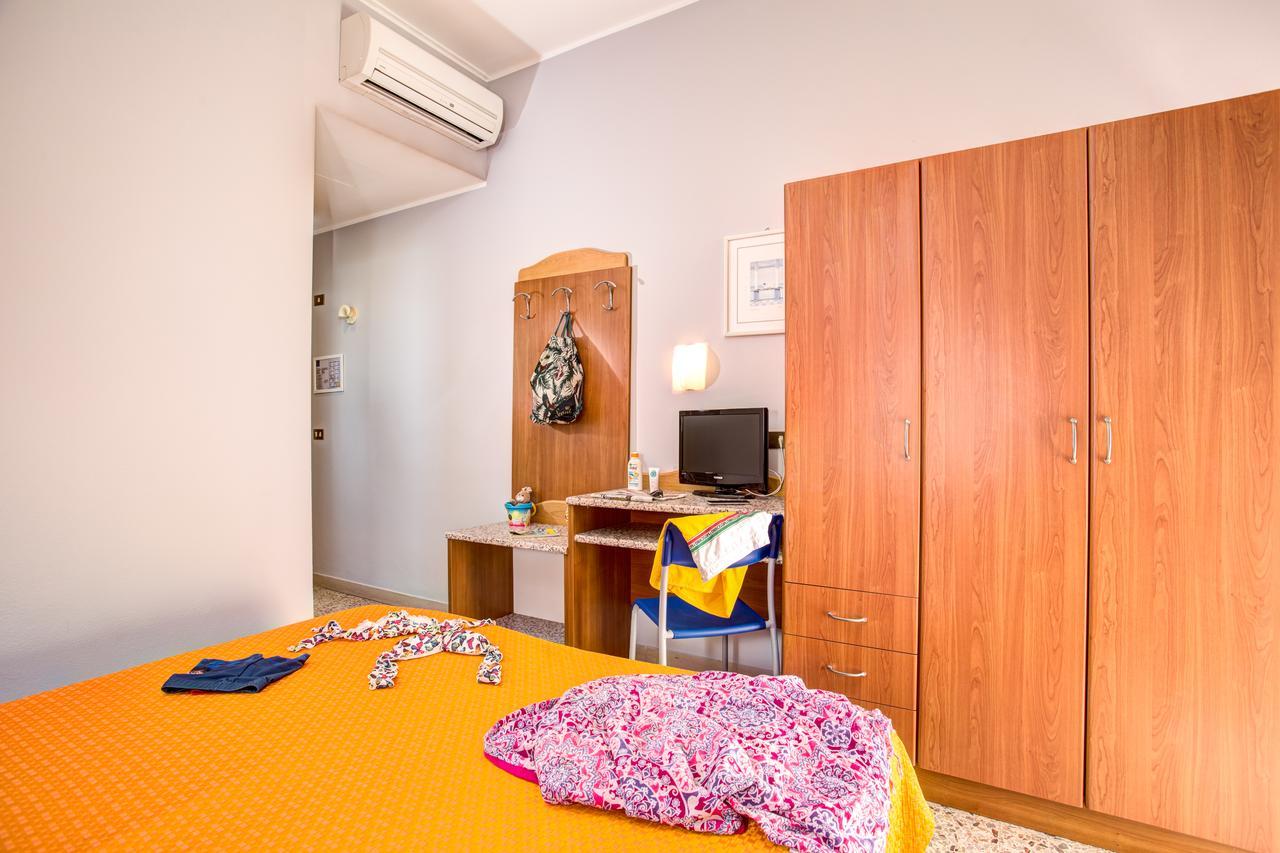 Hotel Tritone Rimini Eksteriør billede
