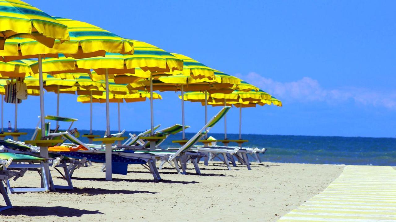 Hotel Tritone Rimini Eksteriør billede